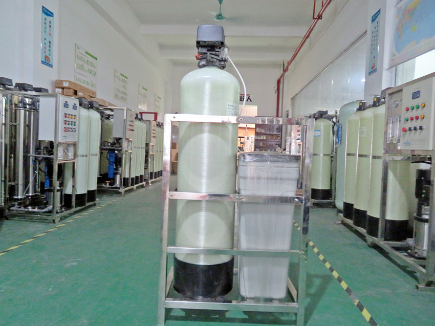 1吨每小时锅炉软化水设备/东莞小型软化水处理设备/软水器